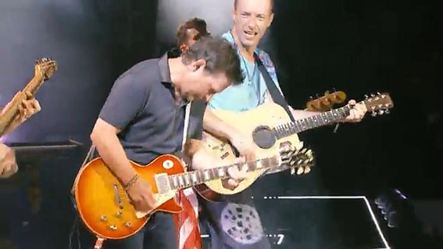 michael j fox coldplay coldplay e michael j fox una super versione di johnny b michael j fox coldplay coldplay e michael j fox una super versione di johnny b